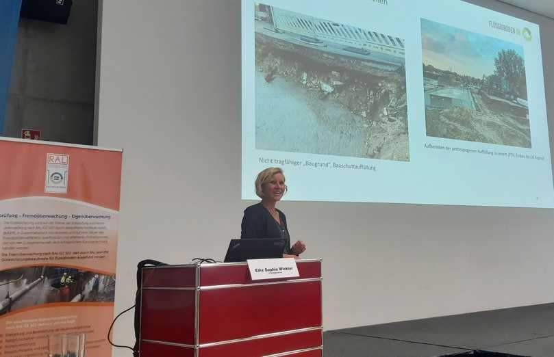 Eike Sophie Winkler von Flüssigboden SH berichtete über die vielfältigen Einsatzmöglichkeiten von Flüssigboden. | Foto: RAL Gütegemeinschaft Flüssigboden