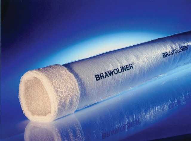 Das Herstellungsverfahren, das es er- möglicht, einen nahtlosen Liner, mit genau definierter Längs- und Querdehn- barkeit und mit aufkaschierter, nahtloser PU-Folie zu produzieren, ist bei KOB ein streng gehütetes Geheimnis Das Herstellungsverfahren, das es er- möglicht, einen nahtlosen Liner, mit genau definierter Längs- und Querdehn- barkeit und mit aufkaschierter, nahtloser PU-Folie zu produzieren, ist bei KOB ein streng gehütetes Geheimnis