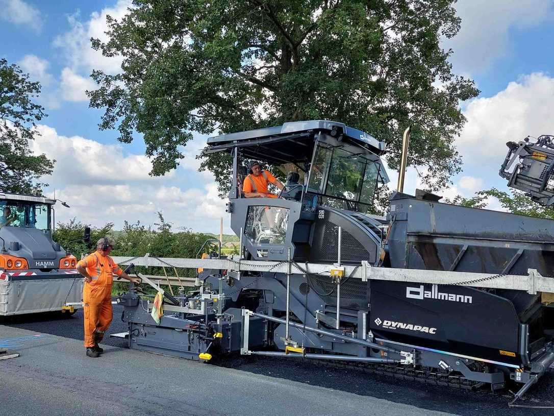 Dynapac-Straßenfertiger SD2500CS und F1250CS an Dallmann GmbH in Bramsche verkauft Dynapac-Straßenfertiger SD2500CS und F1250CS an Dallmann GmbH in Bramsche verkauft