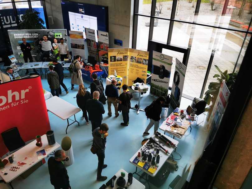 Begleitende Fachausstellung im Foyer | Foto: GSTT Begleitende Fachausstellung im Foyer | Foto: GSTT