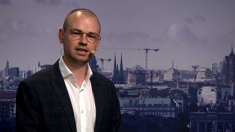 „Unsere Befürchtung hat sich bestätigt, dass die öffentliche Hand ihre Bauinvestitionen nicht der Preisentwicklung anpassen wird. Dadurch fällt das Investitionsniveau.“ HDB-Hauptgeschäftsführer Tim-Oliver Müller | Foto: HDB/B_I „Unsere Befürchtung hat sich bestätigt, dass die öffentliche Hand ihre Bauinvestitionen nicht der Preisentwicklung anpassen wird. Dadurch fällt das Investitionsniveau.“ HDB-Hauptgeschäftsführer Tim-Oliver Müller | Foto: HDB/B_I