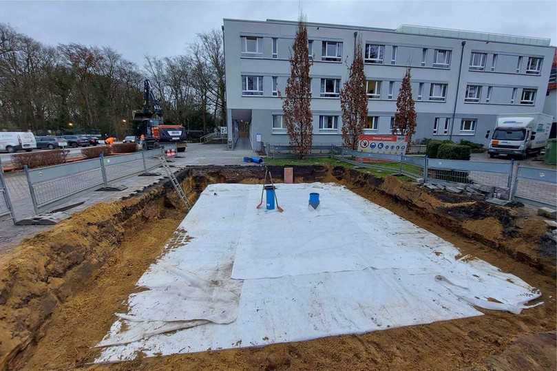 Zum neuen Regenwasserkonzept der Klinik für Manuelle Therapie (KMT) in Hamm gehört der Einbau der D-Raintank 3000-Rigolen von Funke, die für eine zuverlässige Versickerung von Niederschlägen sorgen und die Kanalisation vor Überlastung schützen. | Foto: Funke Kunststoffe GmbH Zum neuen Regenwasserkonzept der Klinik für Manuelle Therapie (KMT) in Hamm gehört der Einbau der D-Raintank 3000-Rigolen von Funke, die für eine zuverlässige Versickerung von Niederschlägen sorgen und die Kanalisation vor Überlastung schützen. | Foto: Funke Kunststoffe GmbH