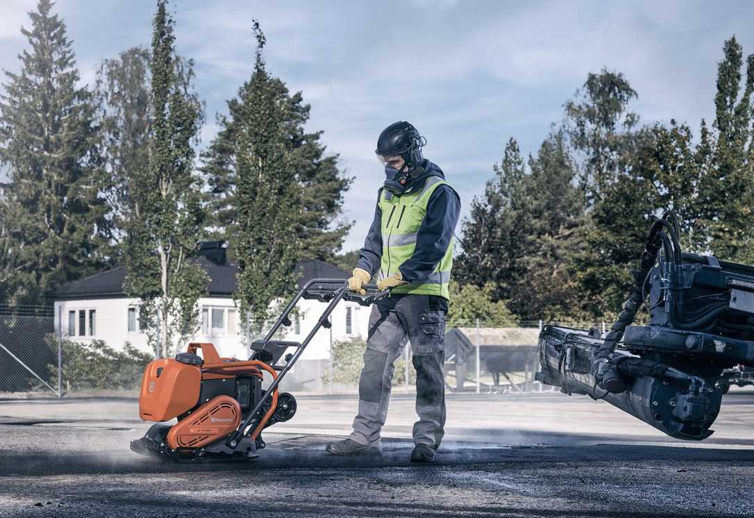 Husqvarna LF Pace: Neue Akku-Rüttelplatten für GaLaBau & Bau