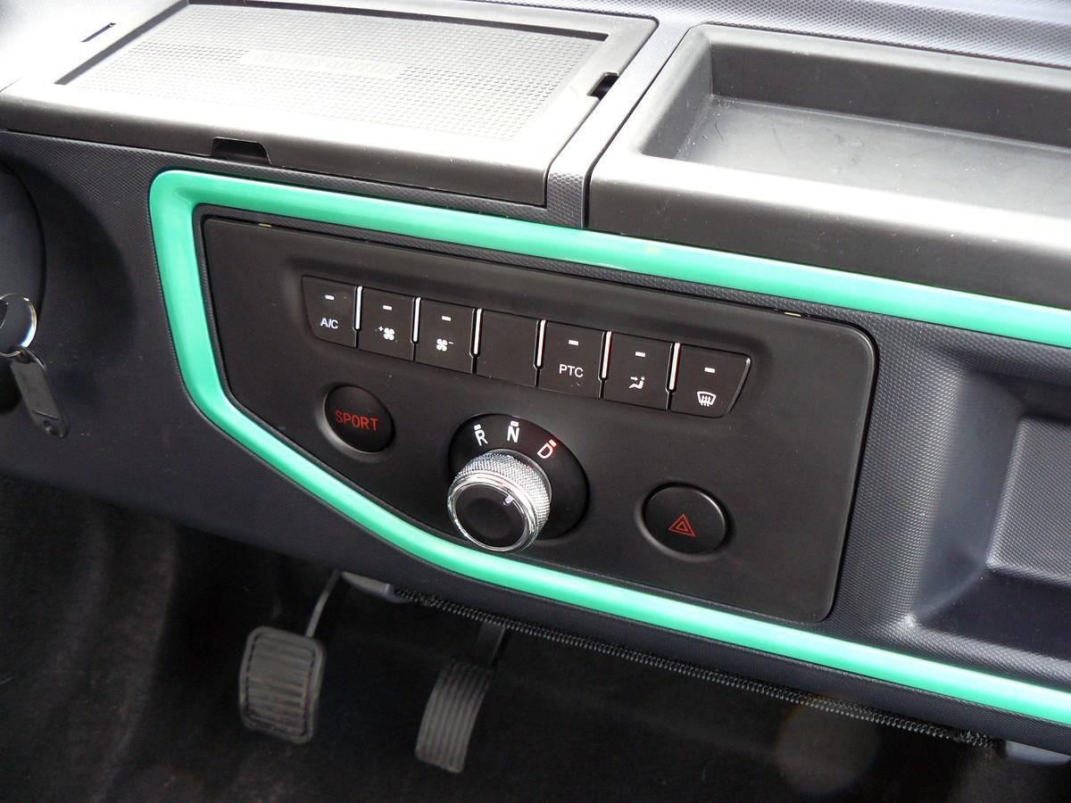 Drehregler für die Fahrtrichtung und eine etwas optimistische „Sport“-Taste für volle Fahrt voraus. | Foto: Randolf Unruh