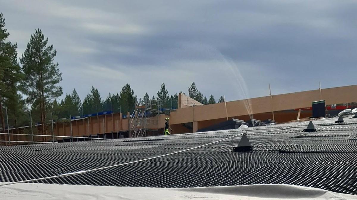 Für das geplante Gründach mit höherer Artenvielfalt wählte man den ZinCo-Systemaufbau mit Floradrain FD 40. | Foto: MATTAK AS