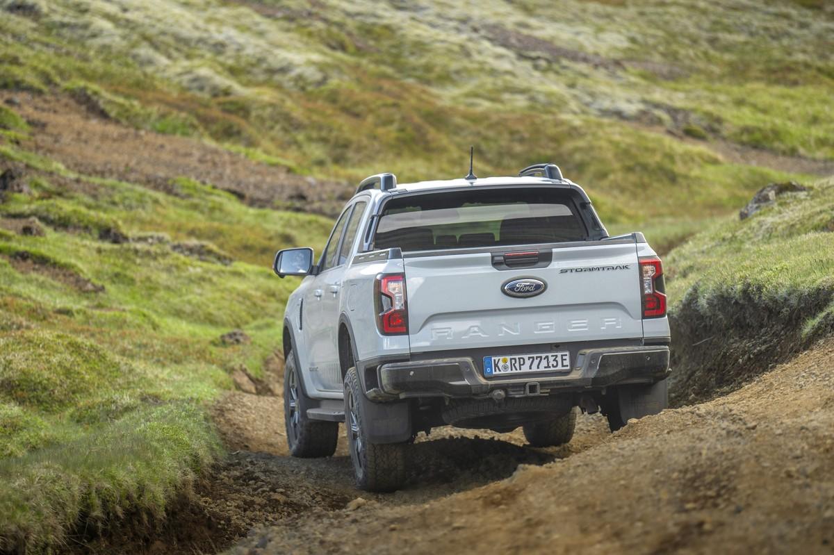 Das e-4WD-Allradsystem des Hybriden sendet die Kraft von Benzin-, Elektro- oder Hybridantrieb bedarfsgerecht an alle vier Räder. | Foto: Ford Pro