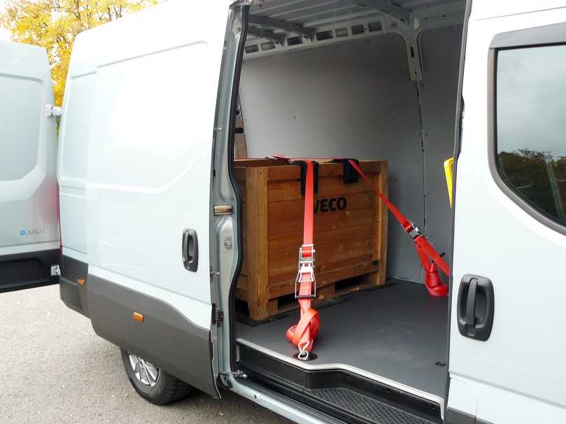 Viel Platz, aber überschaubare Nutzlast: Als 3,5-Tonner mit zwei Batteriepaketen heißt es beim Beladen aufpassen. | Foto: RU Viel Platz, aber überschaubare Nutzlast: Als 3,5-Tonner mit zwei Batteriepaketen heißt es beim Beladen aufpassen. | Foto: RU