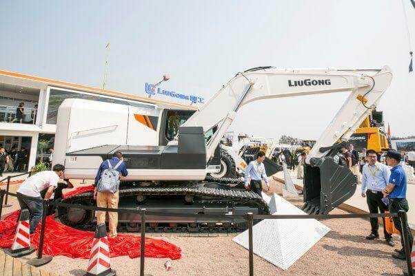 Auch das elektrische 22-Tonnen-Modell 922F-EV weckte in Peking das Interesse der Messebesucher. Auch das elektrische 22-Tonnen-Modell 922F-EV weckte in Peking das Interesse der Messebesucher.