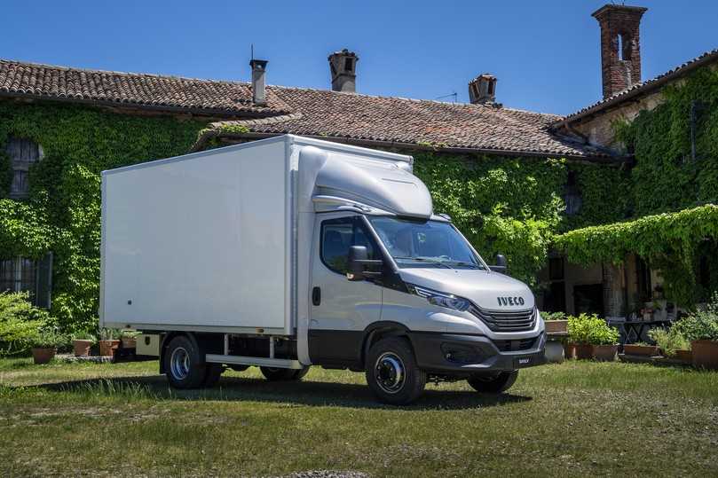 Für den Daily Modelljahr 2021, hier die Variante mit Koffer, gibt es überarbeitete Motoren, ein neues 6-Gang-Schaltgetriebe sowie eine pneumatische Luftfederung mit elektronischer Steuerung. | Foto: ALDO_FERRERO Für den Daily Modelljahr 2021, hier die Variante mit Koffer, gibt es überarbeitete Motoren, ein neues 6-Gang-Schaltgetriebe sowie eine pneumatische Luftfederung mit elektronischer Steuerung. | Foto: ALDO_FERRERO