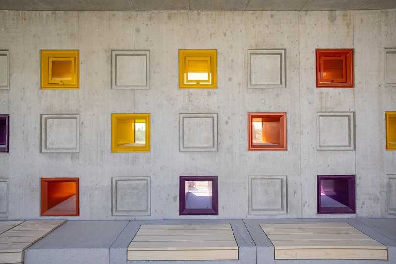 Ausgangsstoffe und Herstellungsprozesse beeinflussen die Farbgebung von Sichtbeton – wie sich das kalkulieren lässt, lernen Teilnehmer in der Online-Schulung von PERI. | Foto: PERI Deutschland