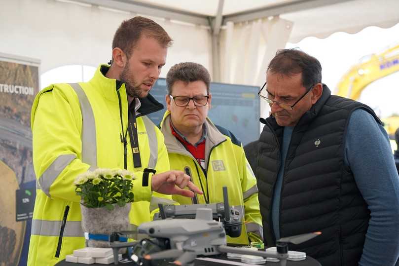 Wie Massendaten aus Drohnenbefliegungen erhoben und verarbeitet werden, war ein Thema beim „Digitalen Technologietag". | Foto: dxbau solutions Wie Massendaten aus Drohnenbefliegungen erhoben und verarbeitet werden, war ein Thema beim „Digitalen Technologietag". | Foto: dxbau solutions