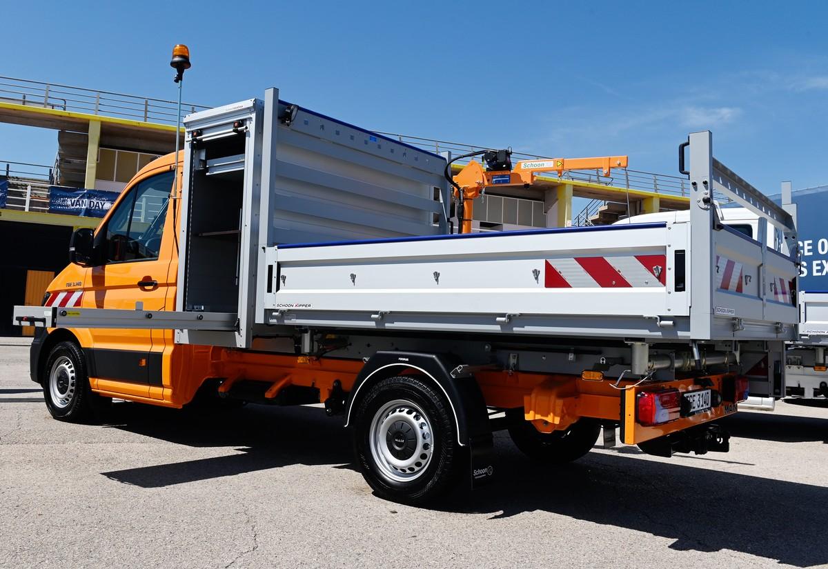 Alleskönner: TGE mit Kipper von Schoon, großer Werkzeugbox und Ladekran. Lieferbar direkt von MAN. | Foto: Randolf Unruh Alleskönner: TGE mit Kipper von Schoon, großer Werkzeugbox und Ladekran. Lieferbar direkt von MAN. | Foto: Randolf Unruh