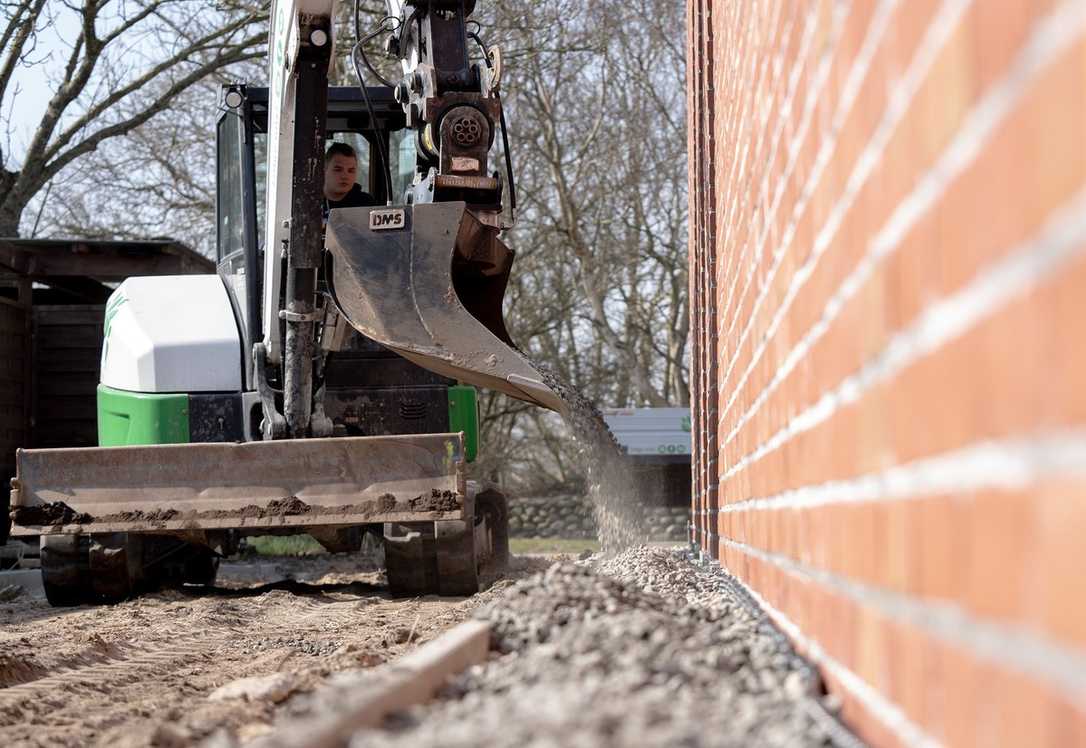 DMS Rotatorlöffel im Praxiseinsatz bei Gartenträume Momsen