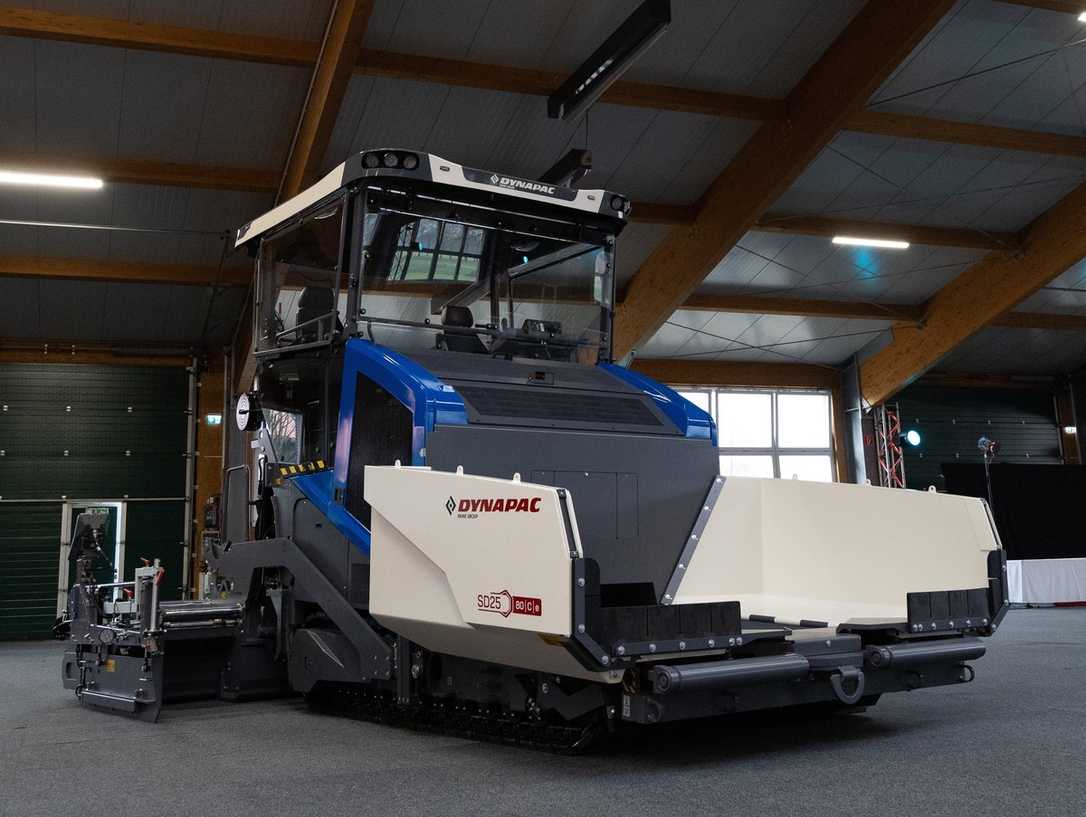 Dynapac Elektro-Straßenfertiger SD25 80C e hat Weltpremiere auf der bauma 2025 Dynapac Elektro-Straßenfertiger SD25 80C e hat Weltpremiere auf der bauma 2025