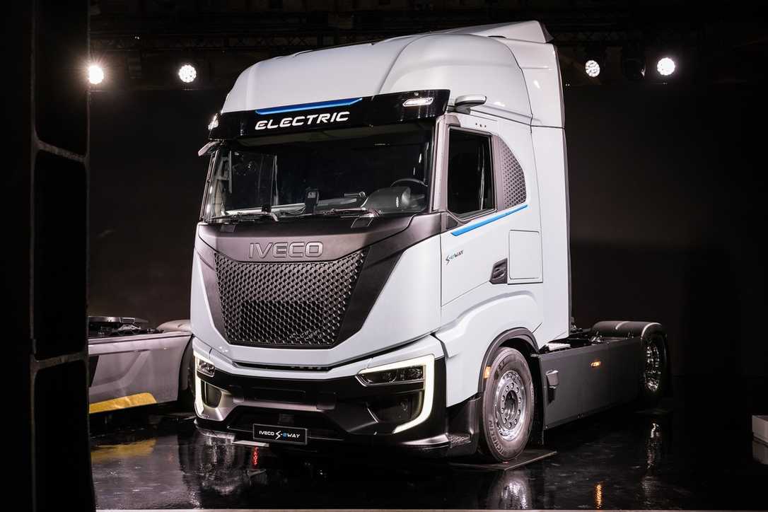 Iveco stellt neue elektrische Sattelzugmaschine S-eWay Artic vor
