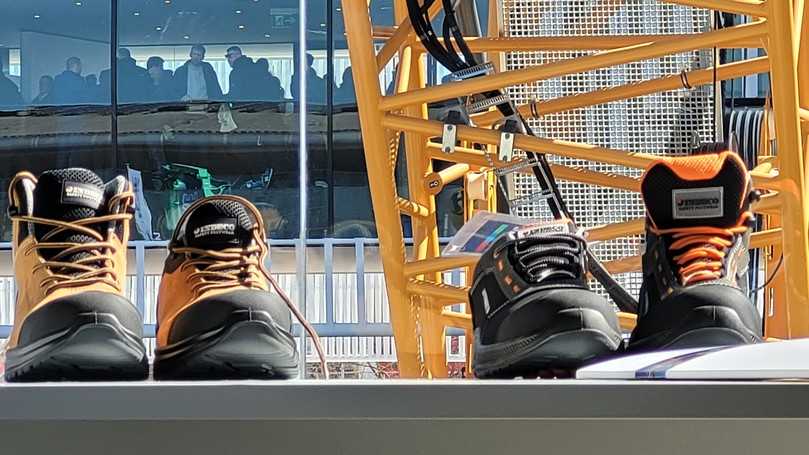 Von Indeco gibt es seit neuestem auch Sicherheitsschuhe für die Baustelle. | Foto: bb Von Indeco gibt es seit neuestem auch Sicherheitsschuhe für die Baustelle. | Foto: bb
