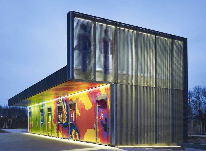 Die Hering Unternehmensgruppe baut unter anderem öffentliche WC-Anlagen, wie hier in Cremlingen. | Foto: HERING GmbH & Co. KG