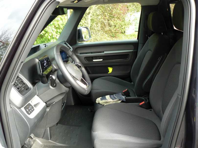 VW ID. Buzz Cockpit: Nüchternes aber luftig wirkendes Fahrerhaus mit prima Sitzen und angenehm viel Platz. | Foto: Randolf Unruh VW ID. Buzz Cockpit: Nüchternes aber luftig wirkendes Fahrerhaus mit prima Sitzen und angenehm viel Platz. | Foto: Randolf Unruh