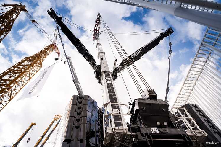 BKL erweitert Kranflotte um 90 neue Maschinen
