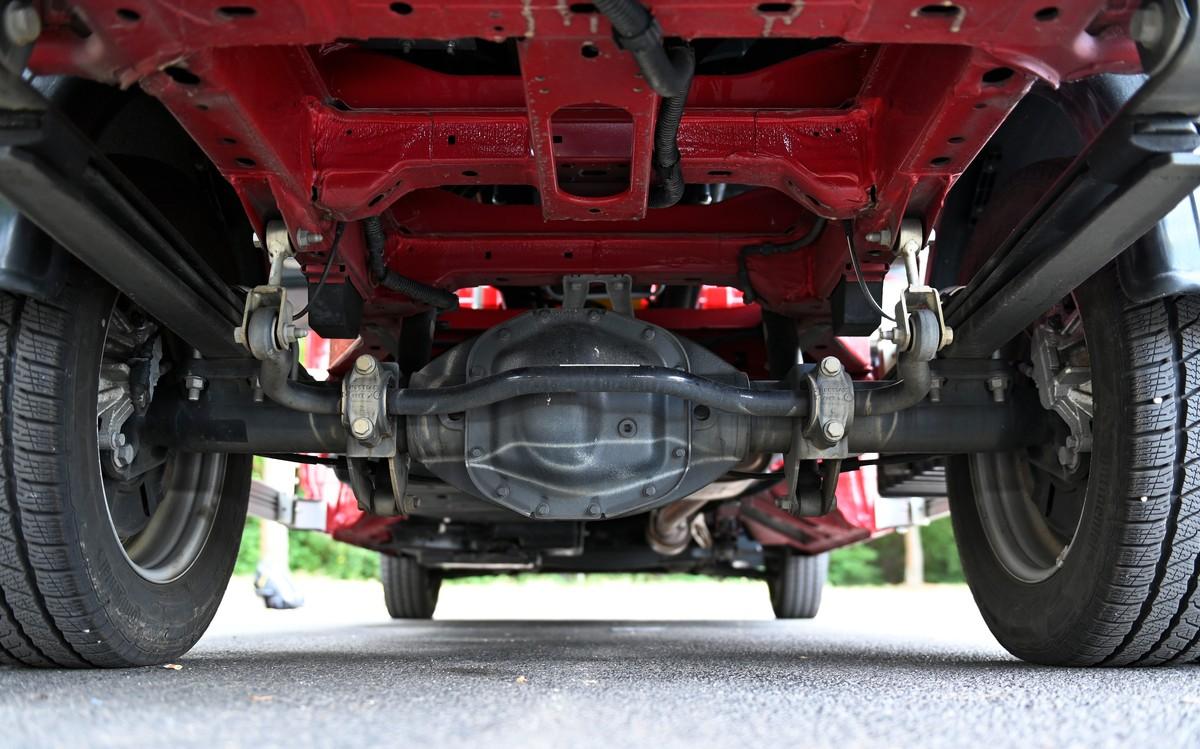 Kompakt wie das gesamte Fahrzeug treten auch die Achsen samt Stabis auf und bieten rund 20 cm Bodenfreiheit. | Foto: QUATEX Kompakt wie das gesamte Fahrzeug treten auch die Achsen samt Stabis auf und bieten rund 20 cm Bodenfreiheit. | Foto: QUATEX