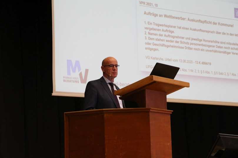 Markus Vogel hielt den Vortrag "Zielorientierte Vergabe von Planungsleistungen im Rahmen des aktuellen Vergaberechts" | Foto: TAH Markus Vogel hielt den Vortrag "Zielorientierte Vergabe von Planungsleistungen im Rahmen des aktuellen Vergaberechts" | Foto: TAH