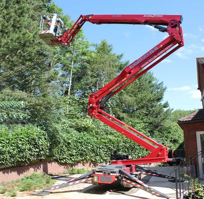 Hinowa Lightlift 20.10 ist schmal und eignet sich für enge Tore und Wege. | Foto: Hinowa