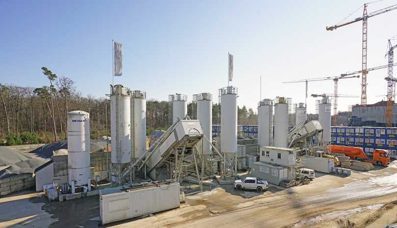 Gemeinsam erreichen Euromix 3000 (im Vordergrund) und Euromix 3300 einen maximalen Festbeton-Ausstoß von 275 m³/h. | Foto: SBM Mineral Processing Gemeinsam erreichen Euromix 3000 (im Vordergrund) und Euromix 3300 einen maximalen Festbeton-Ausstoß von 275 m³/h. | Foto: SBM Mineral Processing