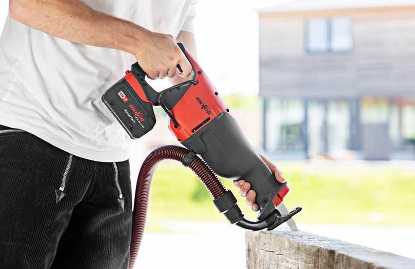 Akku-Säbelsäge: robust, kraftvoller Antrieb und gut ausbalanciert - Anwendungen in Holz sind kein Problem. | Foto: Mafell Akku-Säbelsäge: robust, kraftvoller Antrieb und gut ausbalanciert - Anwendungen in Holz sind kein Problem. | Foto: Mafell