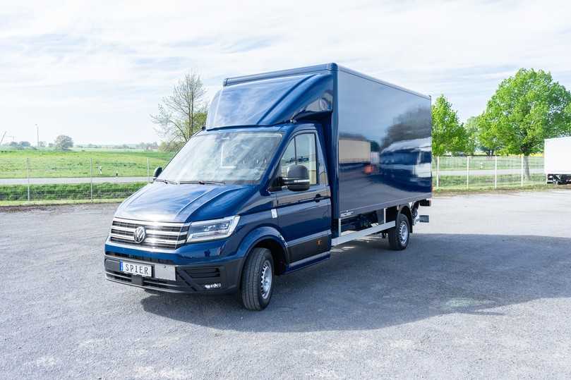 VW Crafter mit Kofferaufbau: Der Koffer selbst wiegt inklusive Hecktüren und Dachspoiler zwischen 429 und 598 Kilo. Möglich machen es die Leichtbauwände in Sandwichbauweise sowie eine gewichtsoptimierte Gesamtkonstruktion. | Foto: VW Nutzfahrzeuge