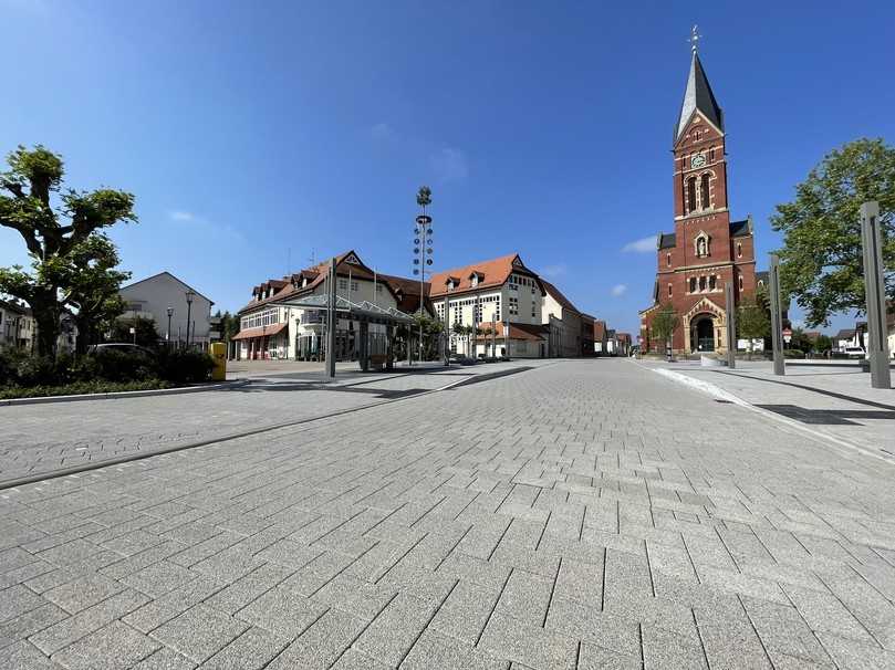 Es muss nicht immer Sand oder Splitt sein: Beim Pflastersystem „Combiconnect" aus dem Hause Pfenning wird die Fuge aus EPDM gebildet. | Foto: Beton-Pfenning