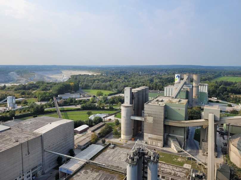 Blick über das Werksgelände von Lägerdorf - hinten links die Kreisegrube | Foto: bb Blick über das Werksgelände von Lägerdorf - hinten links die Kreisegrube | Foto: bb