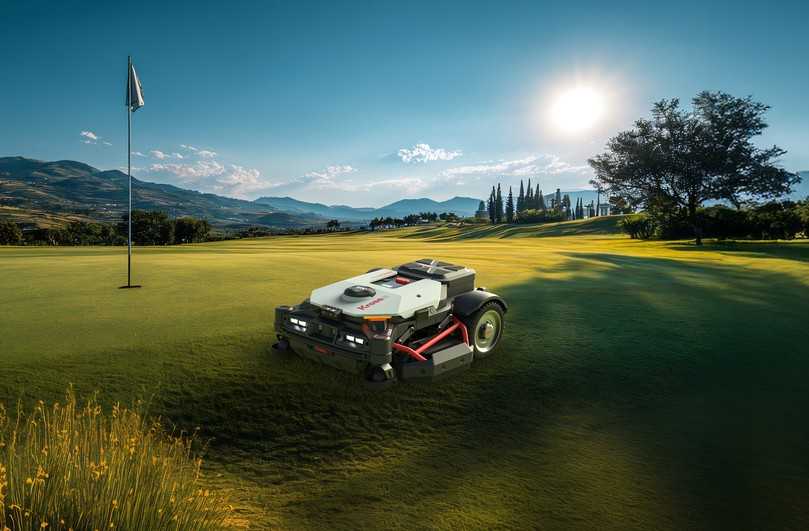 Der Mähroboter Kress Mega600 Master Series ist auf die besonderen Anforderungen von Sport- und Golfrasen ausgelegt. | Foto: Kress