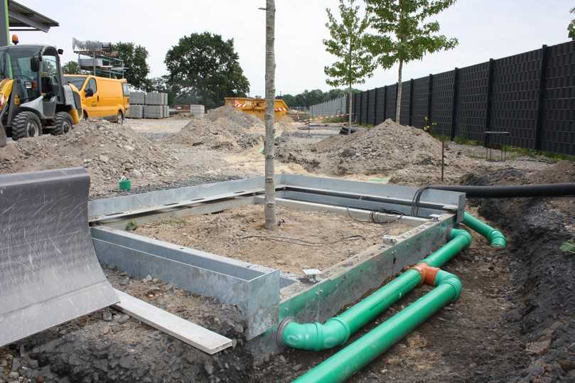 Abb. 2: Bau der Baumrigole | Foto: Grüning, FH Münster Abb. 2: Bau der Baumrigole | Foto: Grüning, FH Münster