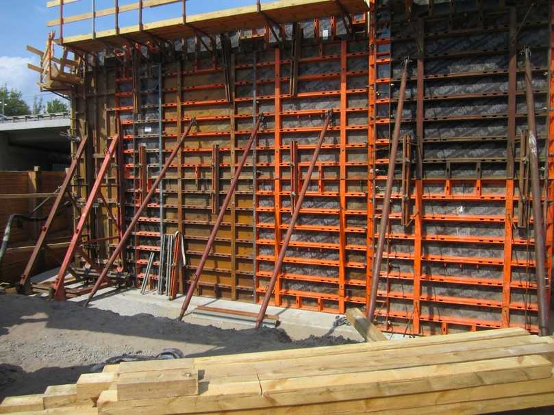 Die Großflächenelemente der Logo.3 überzeugen durch hohe Stabilität und flexible Kombinationsmöglichkeiten - ideal für komplexe Geometrien und große Schalhöhen. | Foto: Paschal