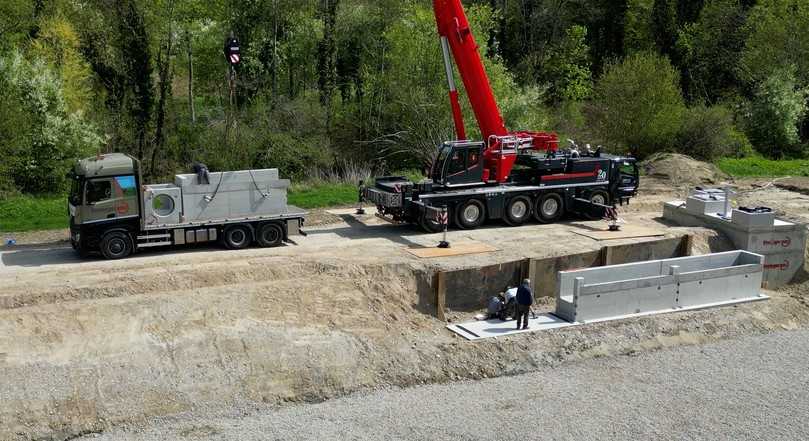 Da der Kanal bei Niederschlagsereignissen weiterhin benötigt wird, konnten die Arbeiten ausschließlich während einer trockenen Wetterphase erfolgen. | Foto: Otto Berenbold GmbH