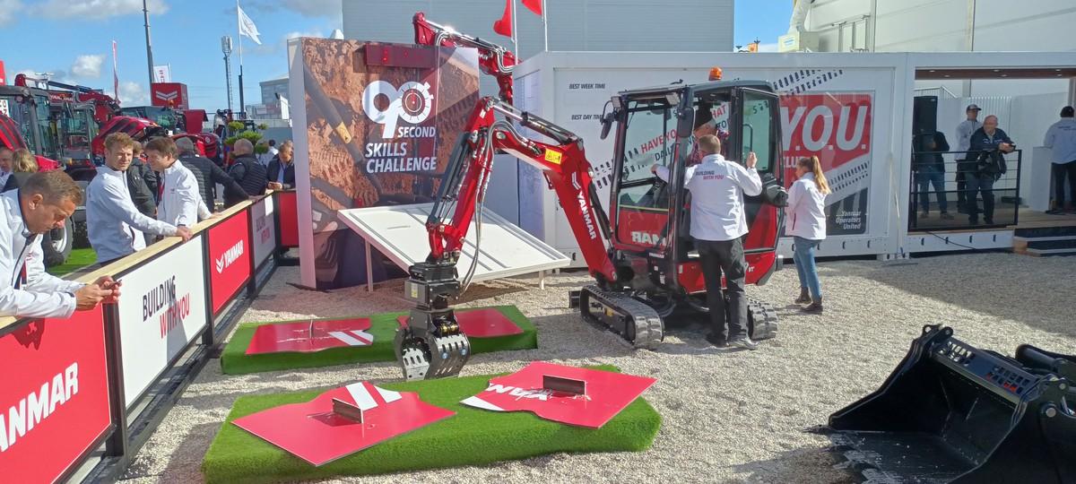 Ein kühler Kopf, Konzentration und Können waren bei der „90-Sekunden-Challenge“ gefragt: Bei diesem Wettbewerb am Stand von Yanmar Compact Equipment (CE) auf der Bauma in München mussten die Kandidaten mit einem Minibagger ein Puzzle legen. | Foto: B_I/Budde