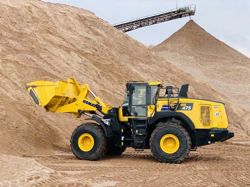 Der Komatsu-Radlader WA475-10E0 besitzt ein leistungsverzweigtes Getriebe - für mehr Produktivität und einen geringeren Kraftstoffverbrauch. | Foto: Schlüter Baumaschinen Der Komatsu-Radlader WA475-10E0 besitzt ein leistungsverzweigtes Getriebe - für mehr Produktivität und einen geringeren Kraftstoffverbrauch. | Foto: Schlüter Baumaschinen
