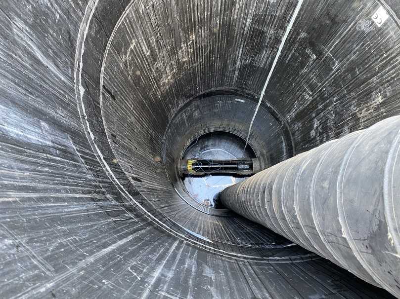 Bild 15: Aufnahme und Einfahrt des Rohrsegmentes mit der Schubeinheit | Foto: AGR/Löwe Bild 15: Aufnahme und Einfahrt des Rohrsegmentes mit der Schubeinheit | Foto: AGR/Löwe