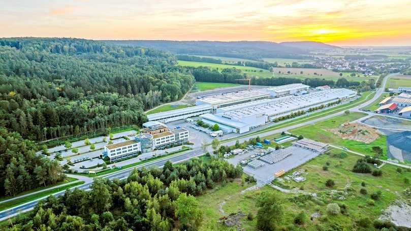 Am Unternehmenssitz der Huber SE in Berching beträgt die Produktionsfläche nach den Erweiterungen ca. 44.000 m2. | Foto: Huber SE Am Unternehmenssitz der Huber SE in Berching beträgt die Produktionsfläche nach den Erweiterungen ca. 44.000 m2. | Foto: Huber SE