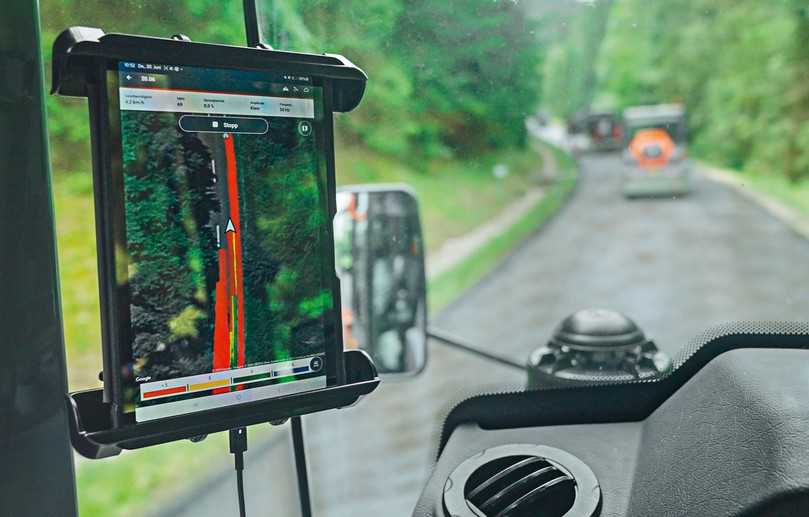 Volle Transparenz mit Smart Doc: Mit Hilfe der Android-App hat der Fahrer jederzeit alle Verdichtungsparameter im Überblick, darunter auch die wichtigen Daten zur Asphalttemperatur. | Foto: Hamm AG Volle Transparenz mit Smart Doc: Mit Hilfe der Android-App hat der Fahrer jederzeit alle Verdichtungsparameter im Überblick, darunter auch die wichtigen Daten zur Asphalttemperatur. | Foto: Hamm AG