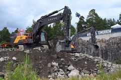 +++ Volvo zeigt neuen Riesenbagger EC560 Hybrid in Schweden +++