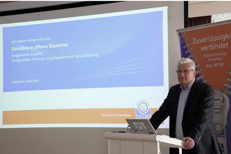 Zur Vertiefung der Inhalte sind Videos der Auftraggeber-Fachgespräche auf dem YouTube-Kanal der Gütegemeinschaft abrufbar. | Foto: Güteschutz Kanalbau
