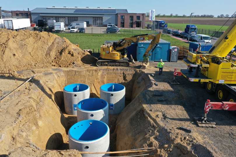 Für die Wiederverwendbarkeit durchläuft das Brauchwasser ein mehrstufiges Beckensystem, bevor es in die Waschstraße zurückbefördert wird. Es werden 85 Prozent des Abwassers wiederverwertet. Das reduziert den Bedarf an Frischwasser. | Foto: Berding Beton