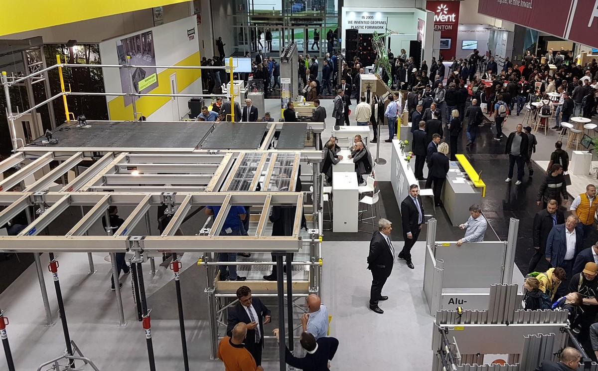 Ein Blick über den Ischebeck-Stand in der "Schalungshalle" B3 | Foto: B_I/bb