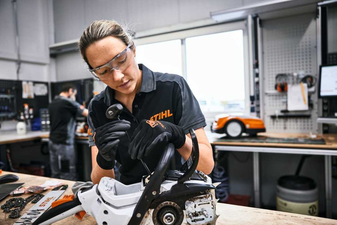 Stihl bietet für Profis das Stihl Pro Inspektion“ Servicepaket. Stihl bietet für Profis das Stihl Pro Inspektion“ Servicepaket.