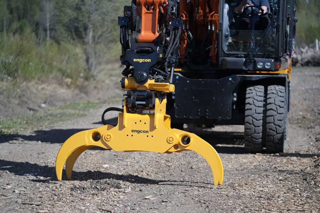 Engcon: Neuer Fingergreifer für Bagger Engcon: Neuer Fingergreifer für Bagger