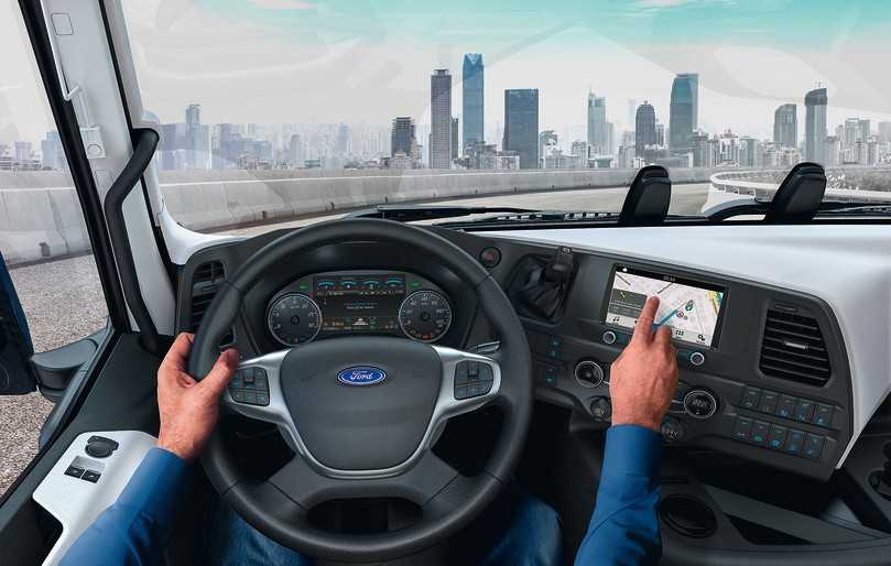 Das digitale Fahrerdisplay mit großen Rundinstrumenten ist gut ablesbar. Per Touchscreen steuert der Fahrer das Multimediasystem. | Foto: F-Trucks Deutschland GmbH Das digitale Fahrerdisplay mit großen Rundinstrumenten ist gut ablesbar. Per Touchscreen steuert der Fahrer das Multimediasystem. | Foto: F-Trucks Deutschland GmbH