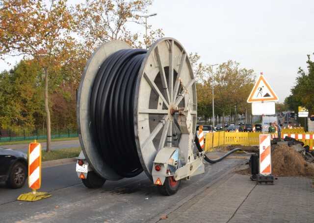 Die Flexwell-Leitungen werden auf große Kabeltrommeln gewickelt und können so individuell an jeden Einsatzort transportiert werden. Die Flexwell-Leitungen werden auf große Kabeltrommeln gewickelt und können so individuell an jeden Einsatzort transportiert werden.