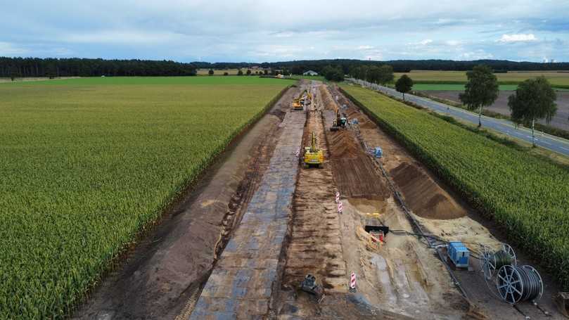 Tiefbauarbeiten in der offenen Bauweise: teils bereits mit Flüssigboden verfüllt und durch Erdaushub zurückgebaut | Foto: Egeplast Tiefbauarbeiten in der offenen Bauweise: teils bereits mit Flüssigboden verfüllt und durch Erdaushub zurückgebaut | Foto: Egeplast