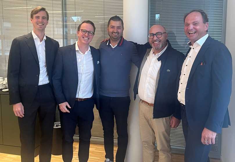 Nächster Schritt auf dem deutschen Markt, im Herbst 2023 setzte die Green Landscaping Gruppe die Expansion durch die Übernahme des bayerischen GaLaBau-Betriebs Rainer Gartengestaltung & Landschaftsbau fort: Sam Monsén (von links), M&A Green Landscaping, Johannes Vock, General Manager DACH, Matthias Rainer, Geschäftsführer Rainer Gartengestaltung und Landschaftsbau, Francesco Scalzo, Geschäftsführer der Schmitt & Scalzo GmbH, und Stephan Stieglauer, Country Manager Green Landscaping Deutschland. | Foto: Green Landscaping Nächster Schritt auf dem deutschen Markt, im Herbst 2023 setzte die Green Landscaping Gruppe die Expansion durch die Übernahme des bayerischen GaLaBau-Betriebs Rainer Gartengestaltung & Landschaftsbau fort: Sam Monsén (von links), M&A Green Landscaping, Johannes Vock, General Manager DACH, Matthias Rainer, Geschäftsführer Rainer Gartengestaltung und Landschaftsbau, Francesco Scalzo, Geschäftsführer der Schmitt & Scalzo GmbH, und Stephan Stieglauer, Country Manager Green Landscaping Deutschland. | Foto: Green Landscaping